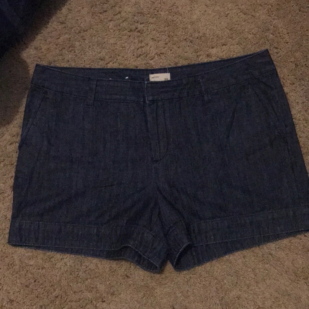 I am selling a pair of gap dress shorts